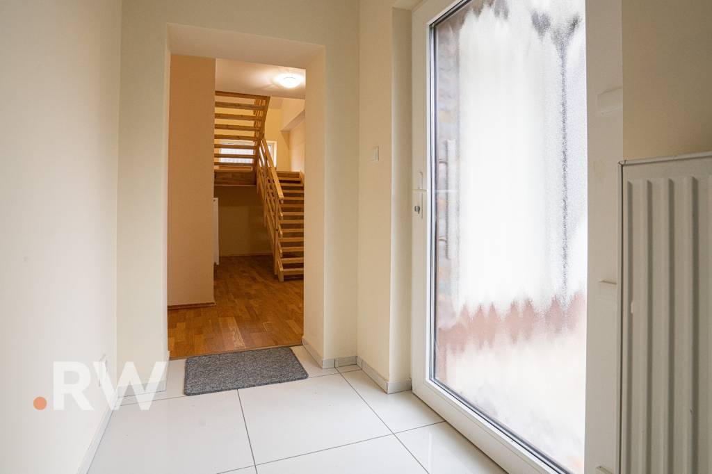 Komfortné bývanie v D. Lužnej – zrekonštruovaný RD s veľkým - 7