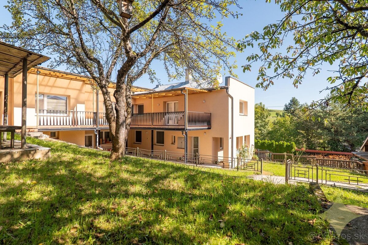 Exkluzívne na predaj krásny rodinný dom so 4mi apartmánmi s - 7