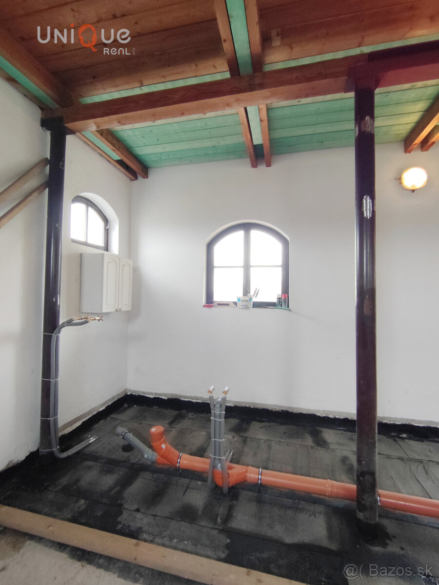 NA PREDAJ ROZOSTAVANÝ RODINNÝ DOM V ZLATNEJ NA OSTROVE - 7