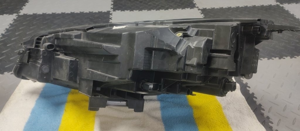 Ford Kuga III 3 MK3 DFK 2019 - 2024 - Prave predne svetlo - 7