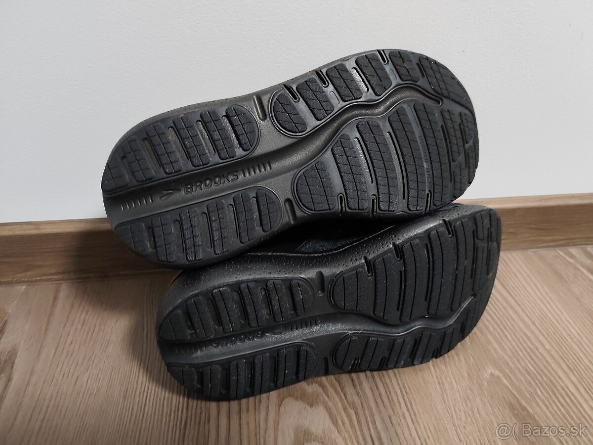 Brooks 42 - čierna bežecká obuv - 7