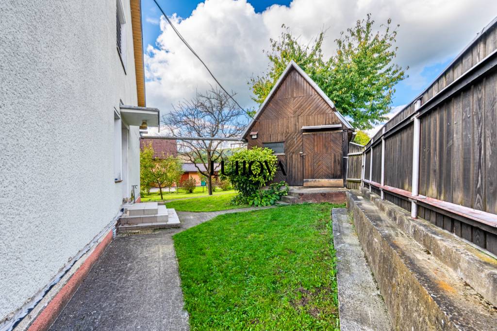 Rodinný dom na rekonštrukciu v obľúbenej lokalite Dolné Kočk - 7