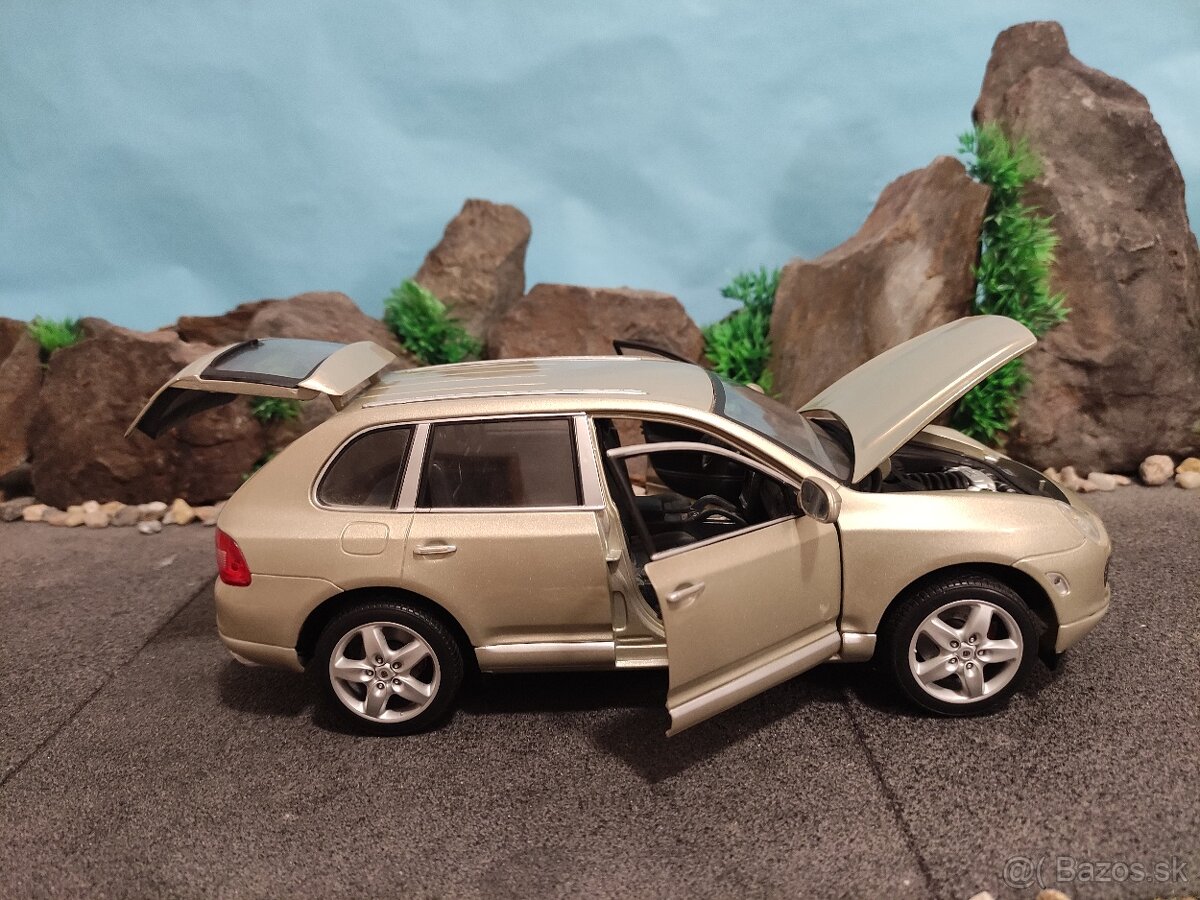 Prodám model 1:18 Porsche cayenne turbo - 7