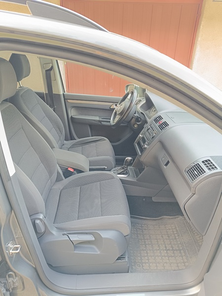 Volkswagen Touran 1.6TDI DSG - 7