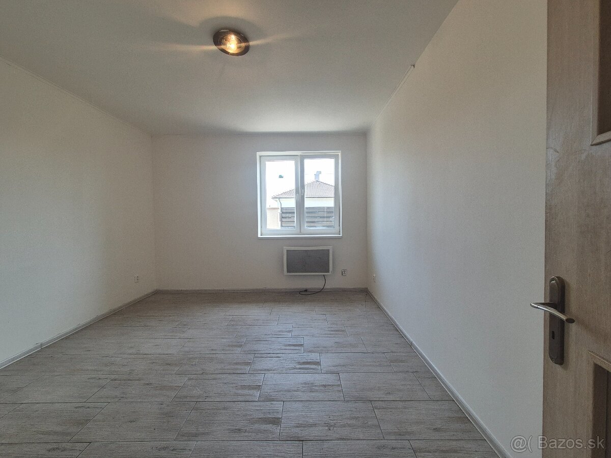 Predaj 4 izbový dom Kolárovo, Poľná 19 - 7