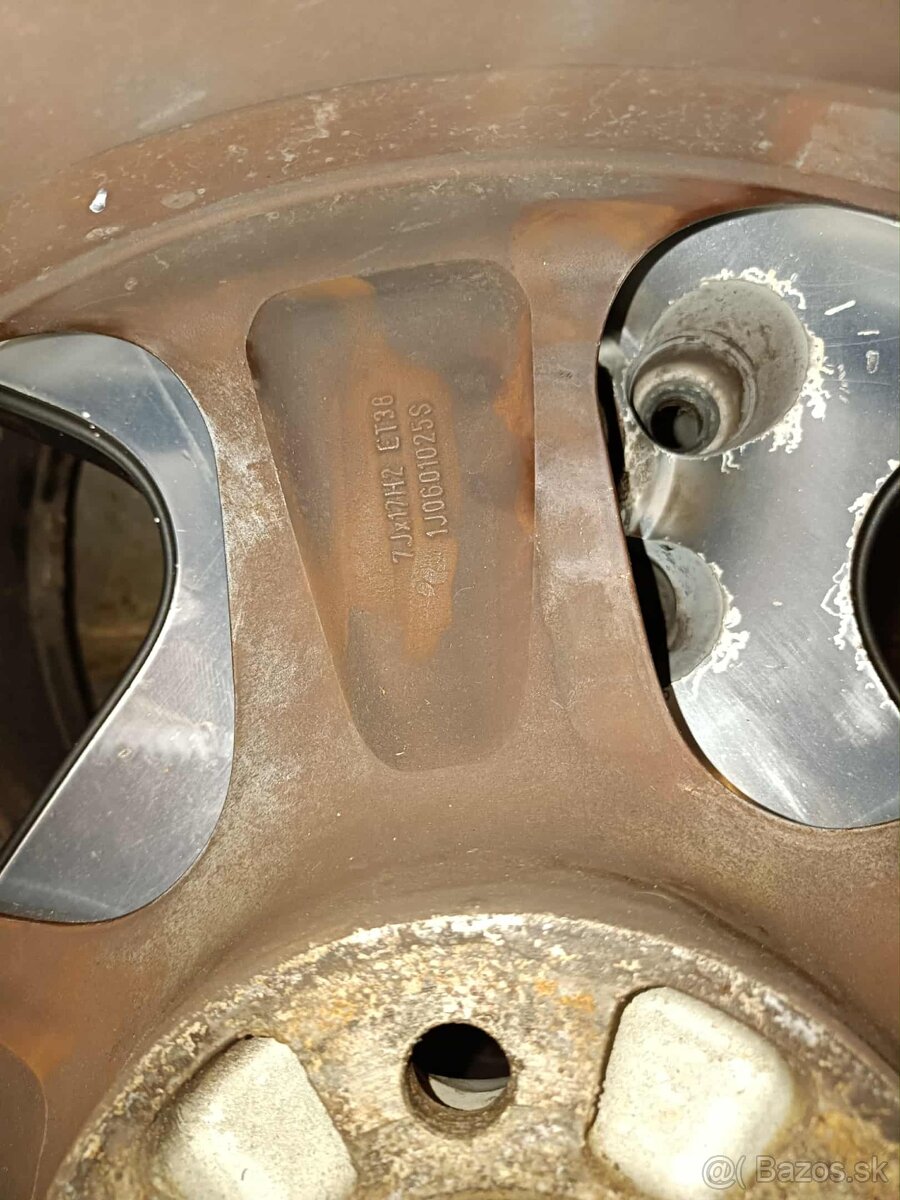 4ks alu disky orig. VW 5x100 R17 pneu 225/45 R17 5mm - 7