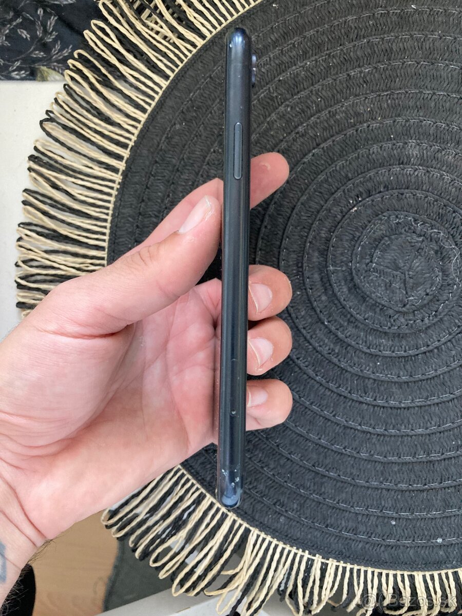 Apple iPhone XR - 7