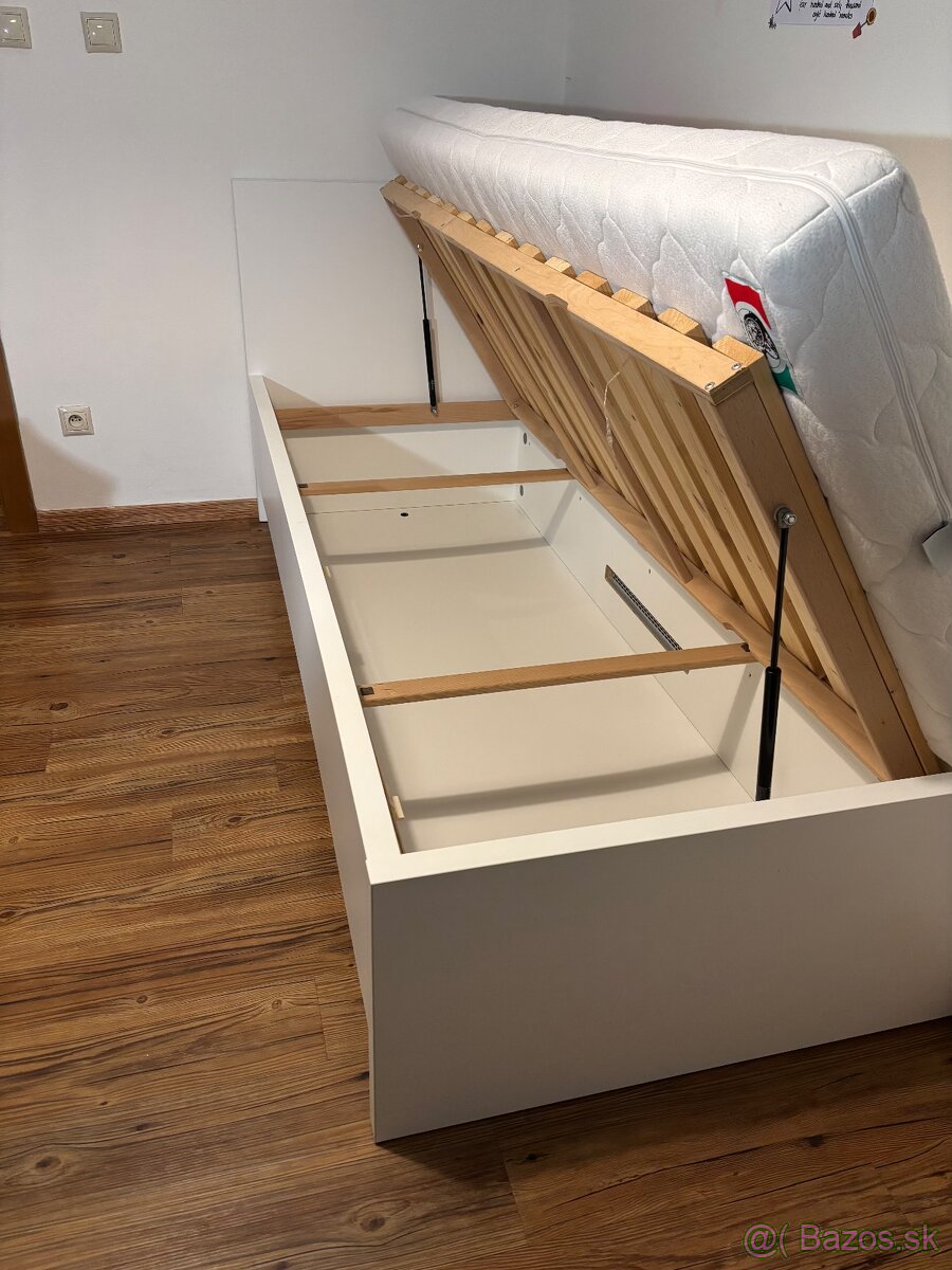 PREDÁM POSTEĽ s roštom a matracom - 7