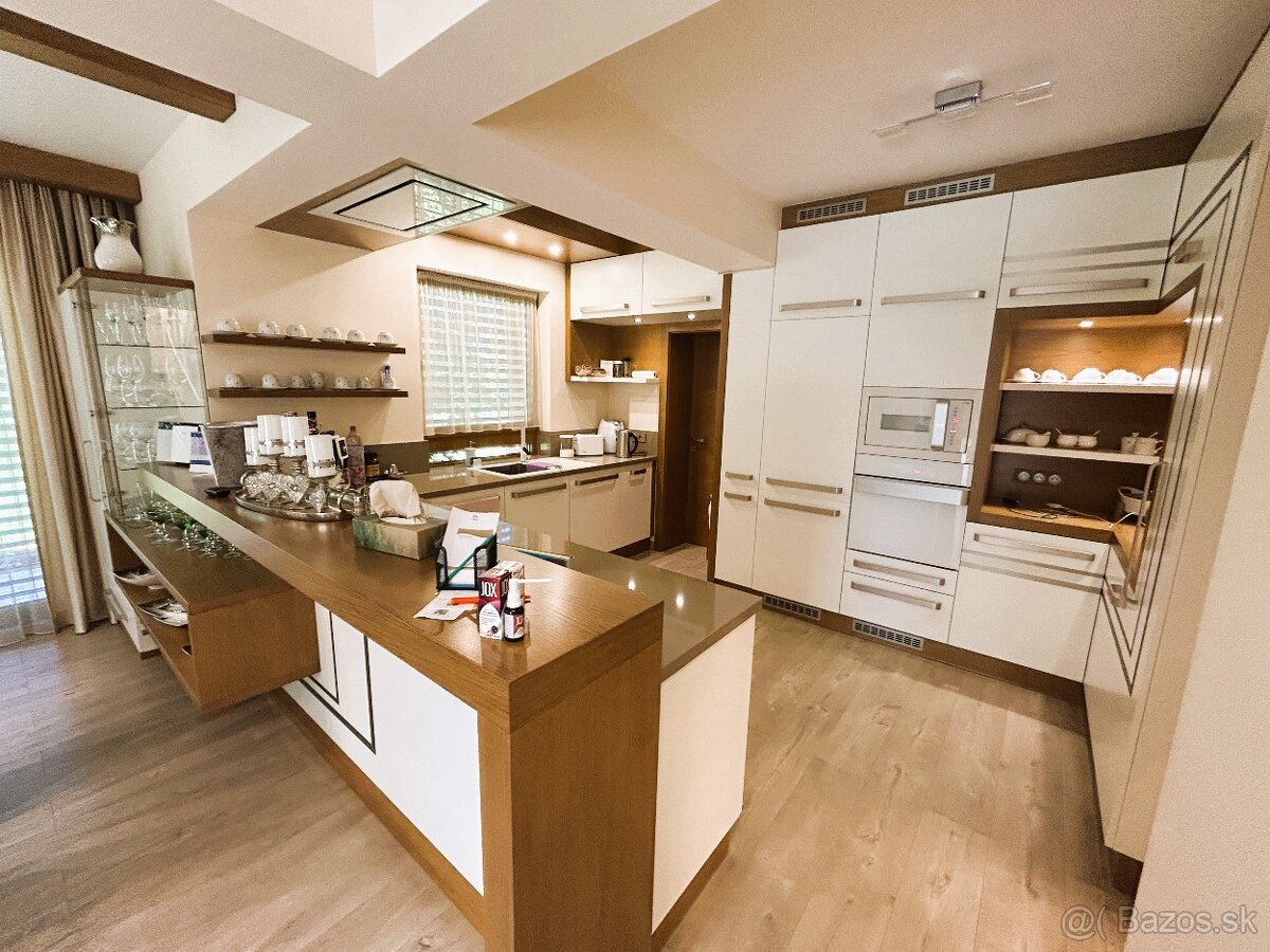 Kováčová – luxusná rodinná vila s pozemkom - 2150 m2 - 7