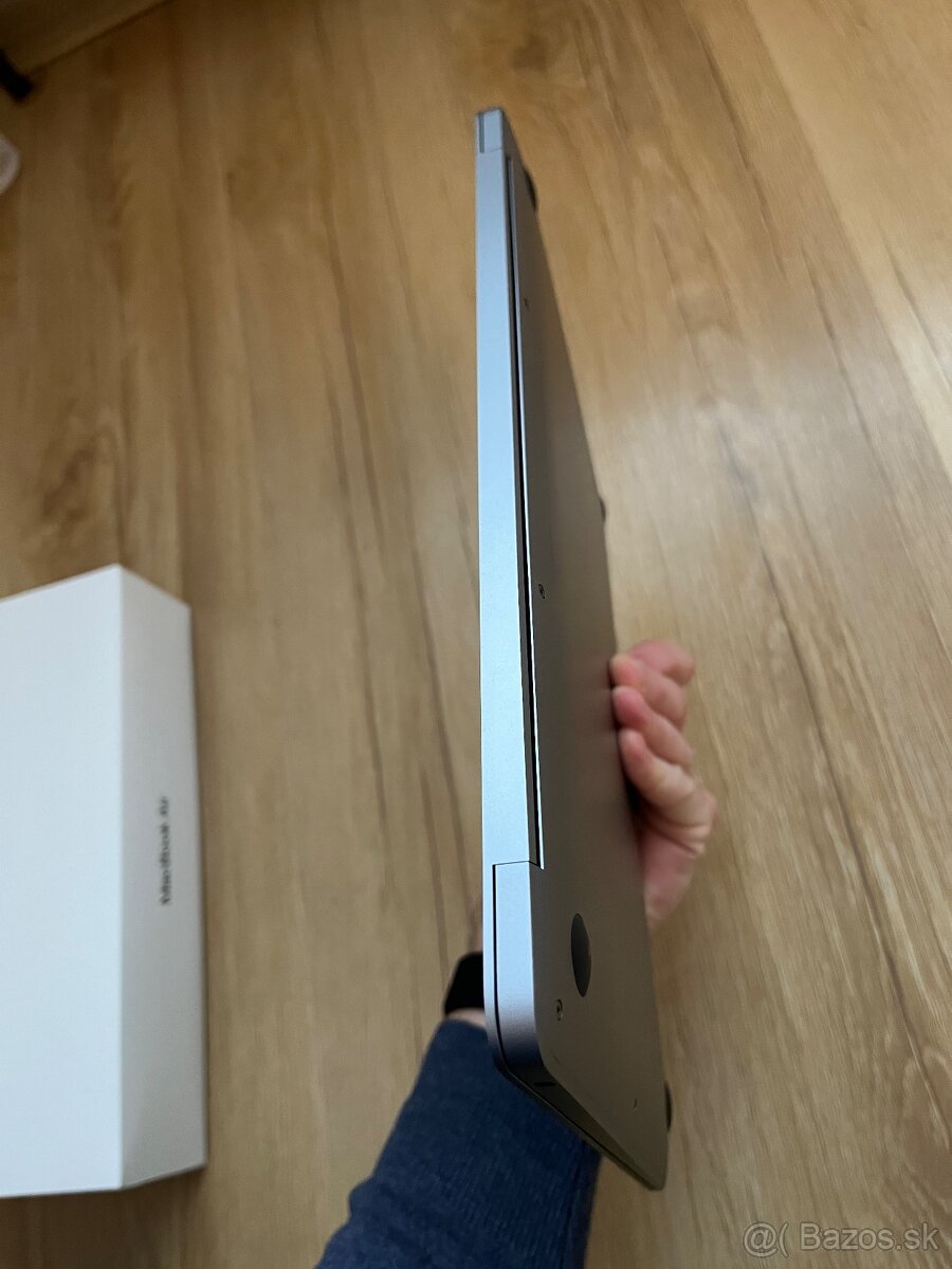 Apple MacBook Air 13 M1 256 GB - kozmicky sivý - 7