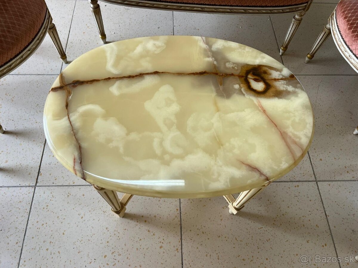 Staré sedenie so stolíkom. - 7