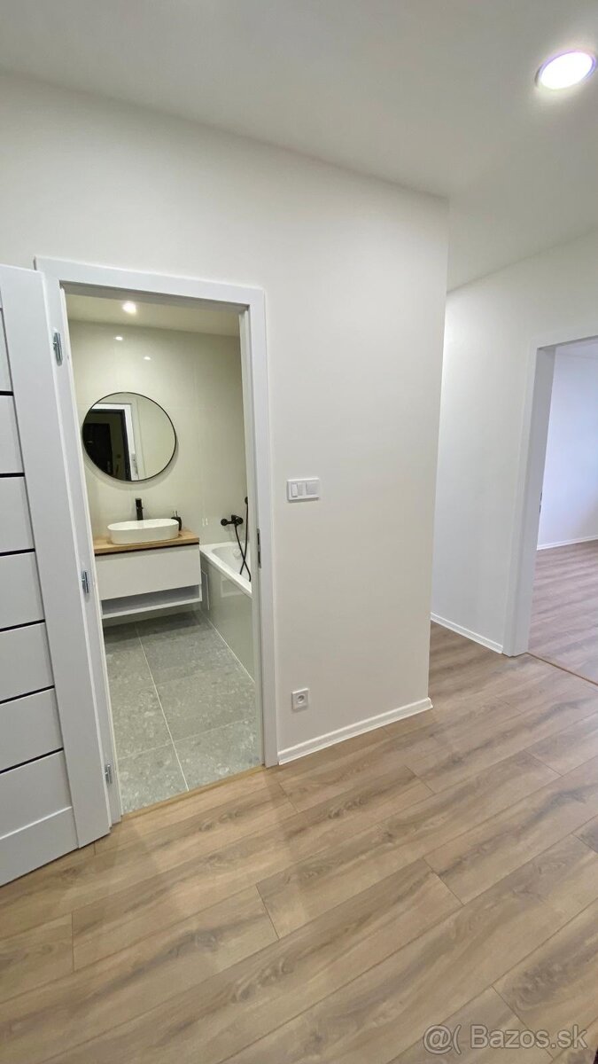 Priestranný moderne zrekonštruovaný 2 izb. byt Ovručská ul. - 7