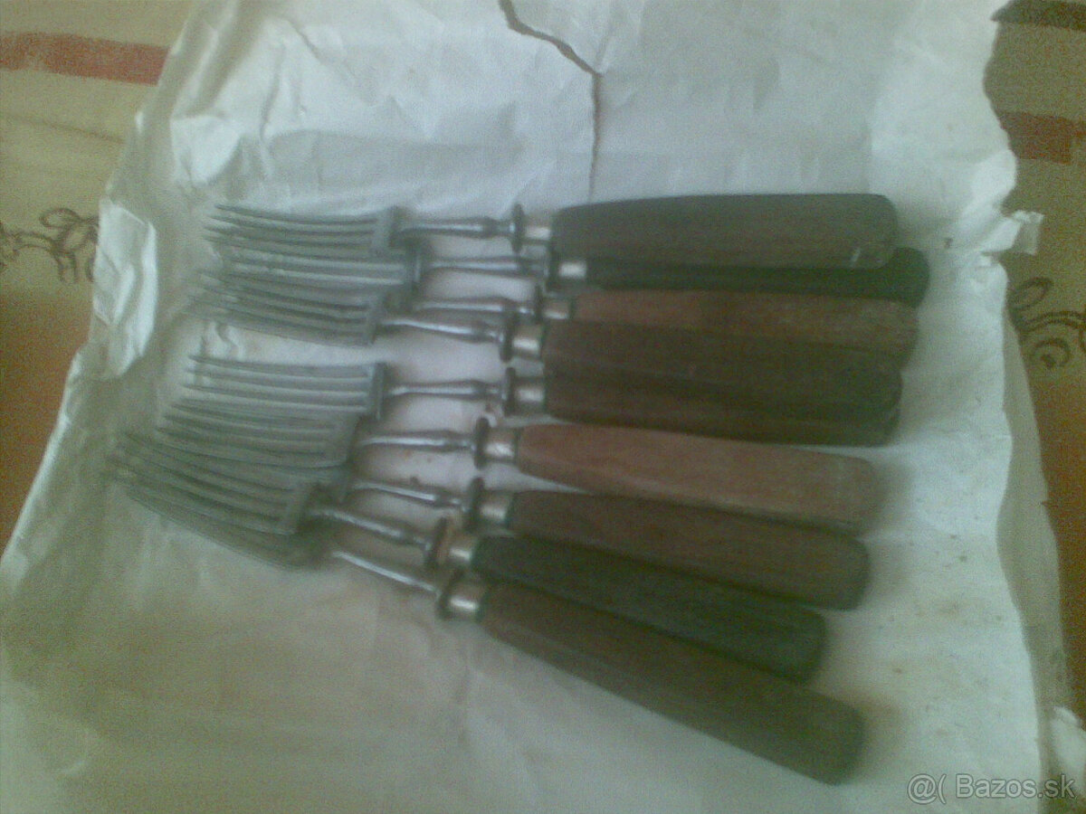 Predám tieto staré vidličky a+ nože v Bratislave a okolí - 7