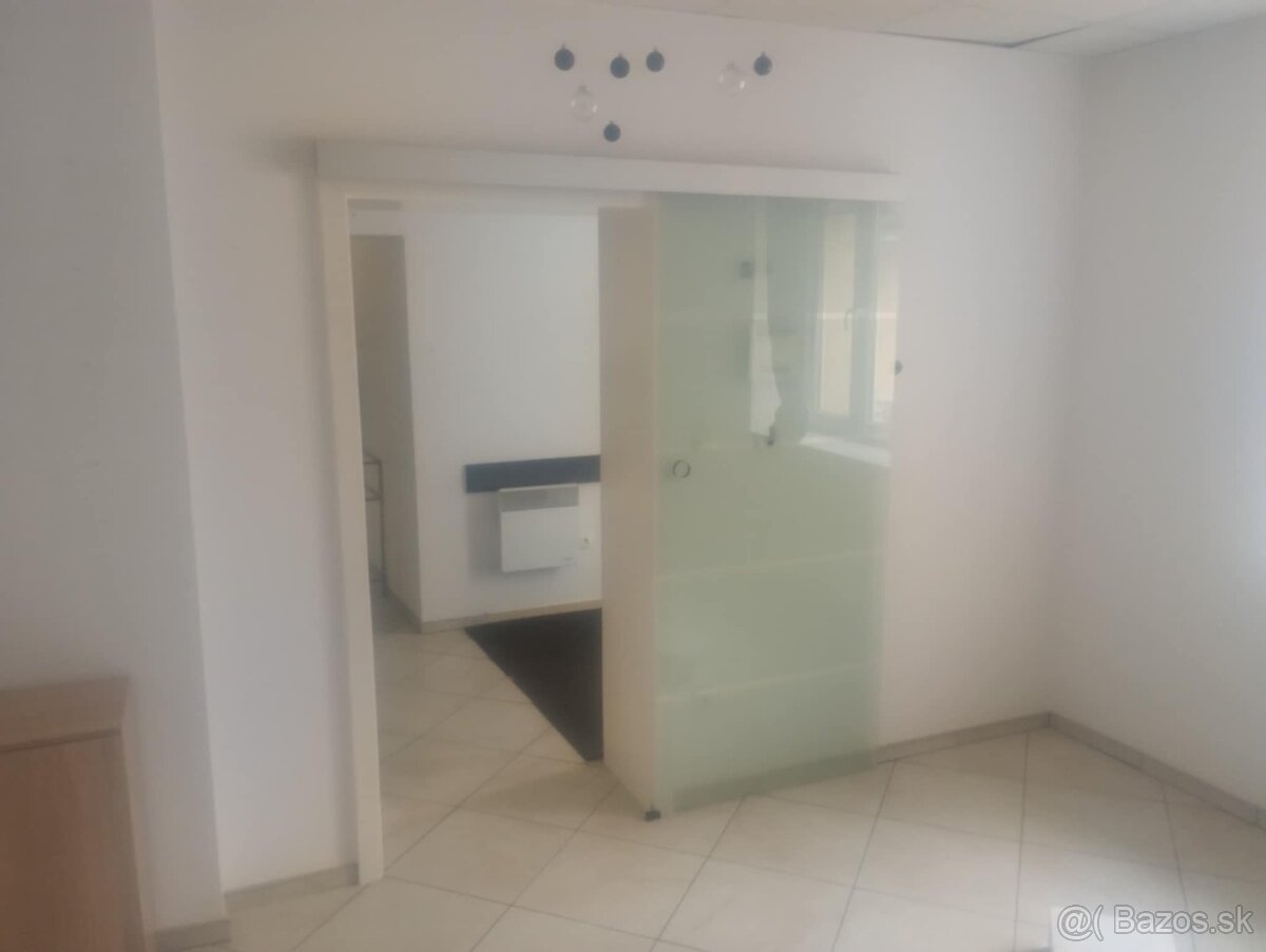 Nebytové priestory v centre Tvrdošína - 7