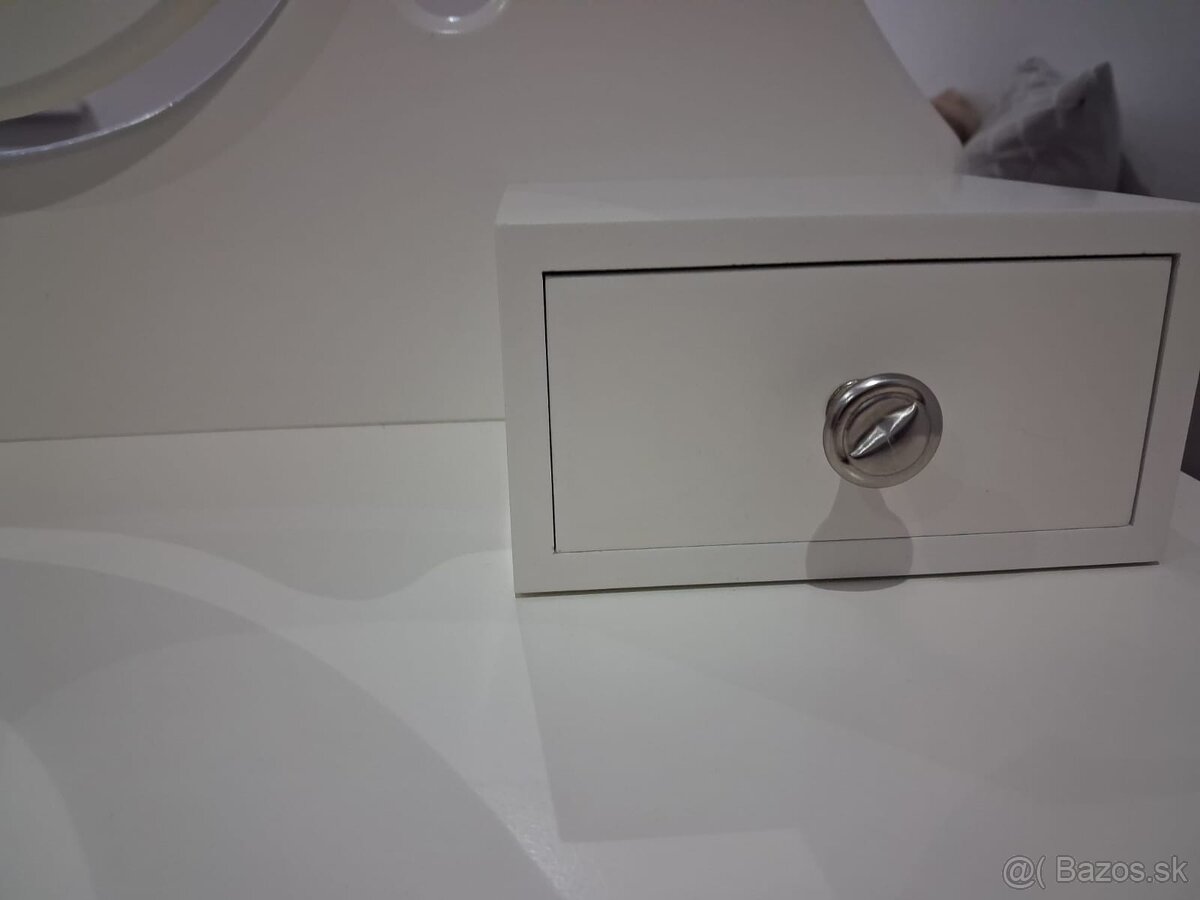 Toaletný stolík so zrkadlom + stolička - 7