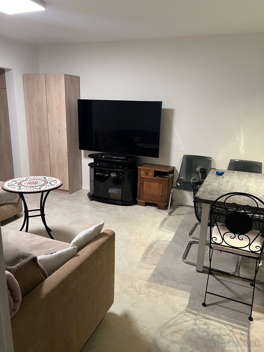 Predam stolik pod TV, cierny - 7