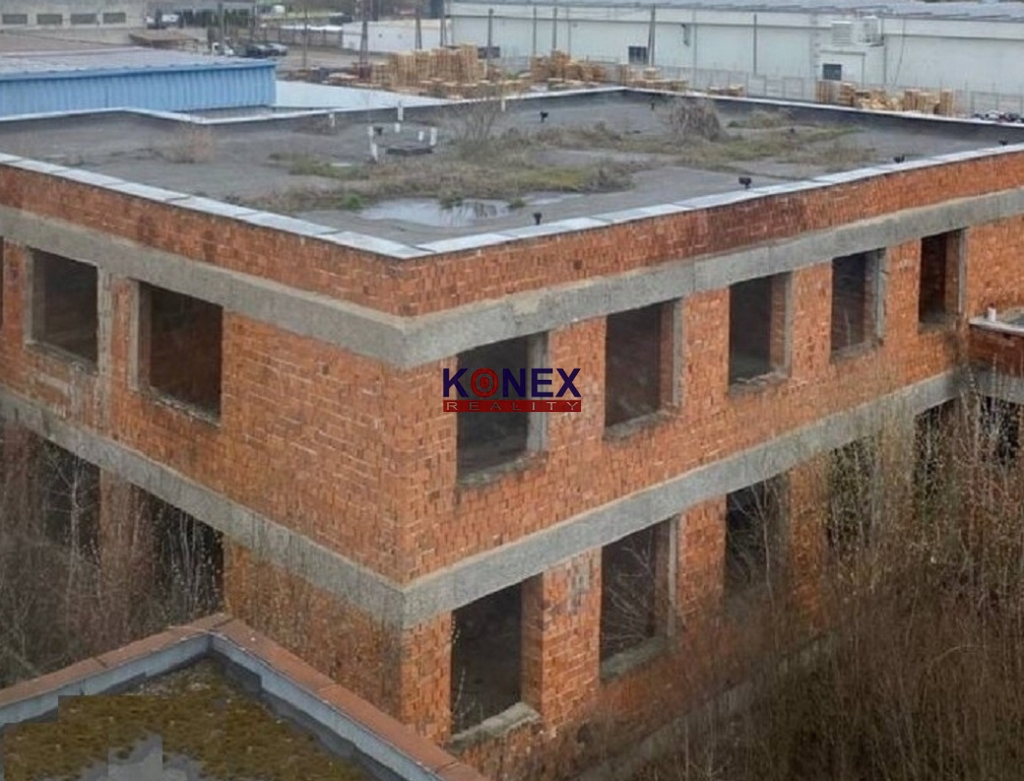 Na prenájom/predaj – priemyselné pozemky s budovami, Strážsk - 7