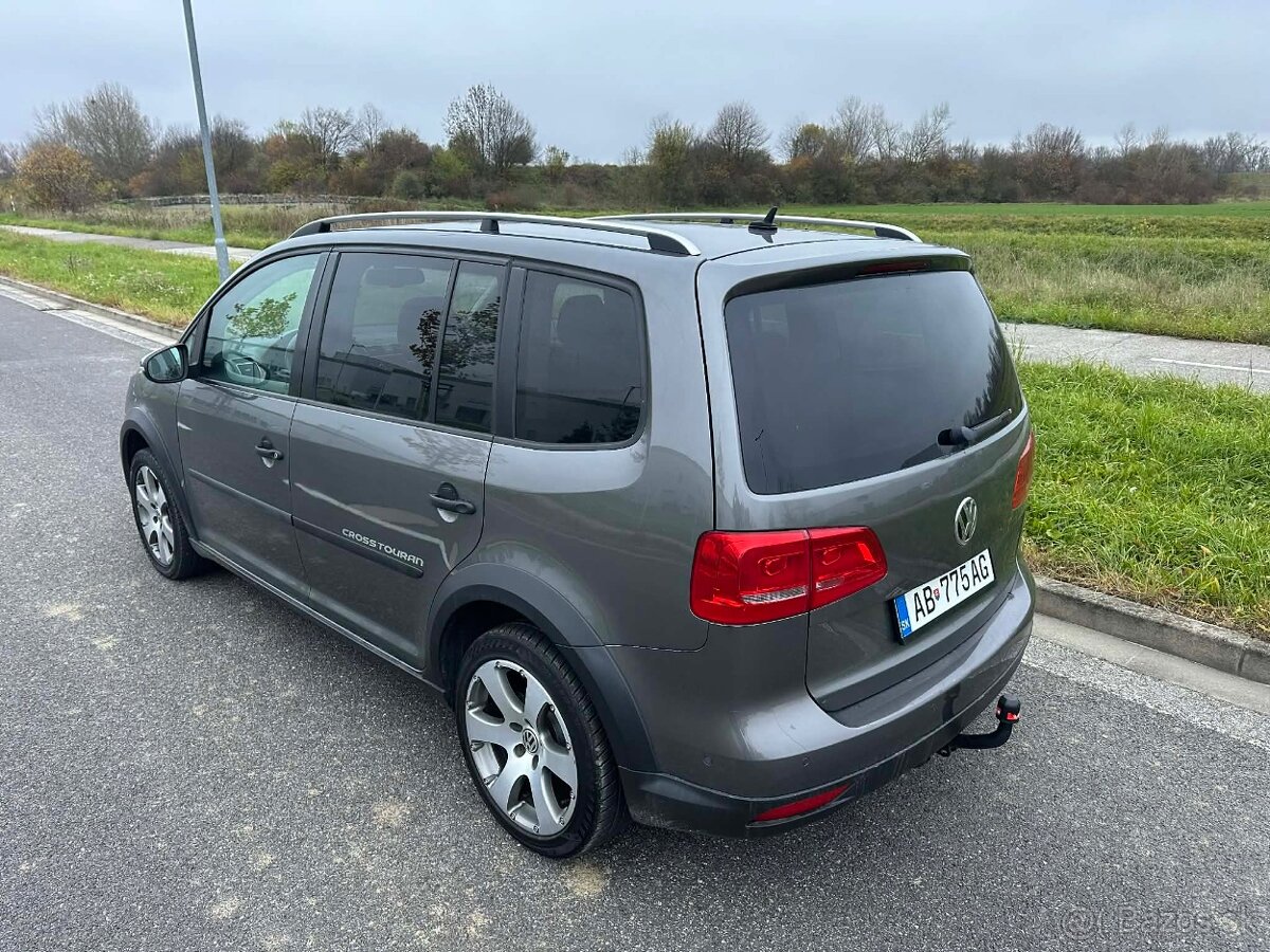 Volkswagen Touran Cross 1.6 TDI 5 miest 2011 - 7