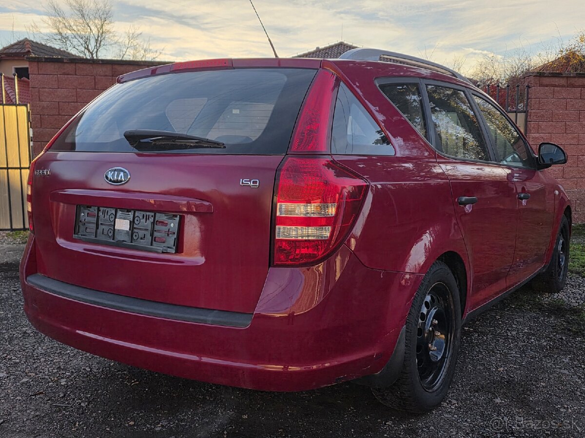 Kia Ceed SW 1.6 16V • Benzín • 85kw • Mod. 2010 - 7