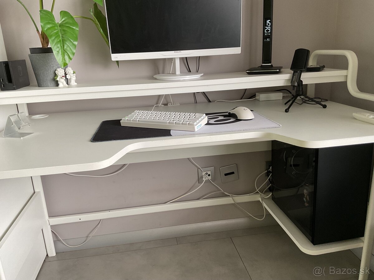 PREDAM BIELI STÔL - 7