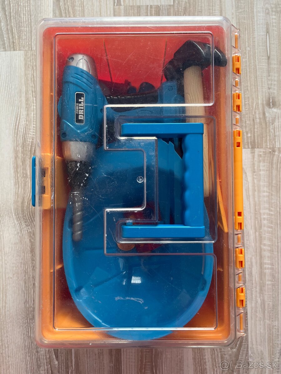 Kufrik s vrtackou a naradim - 7