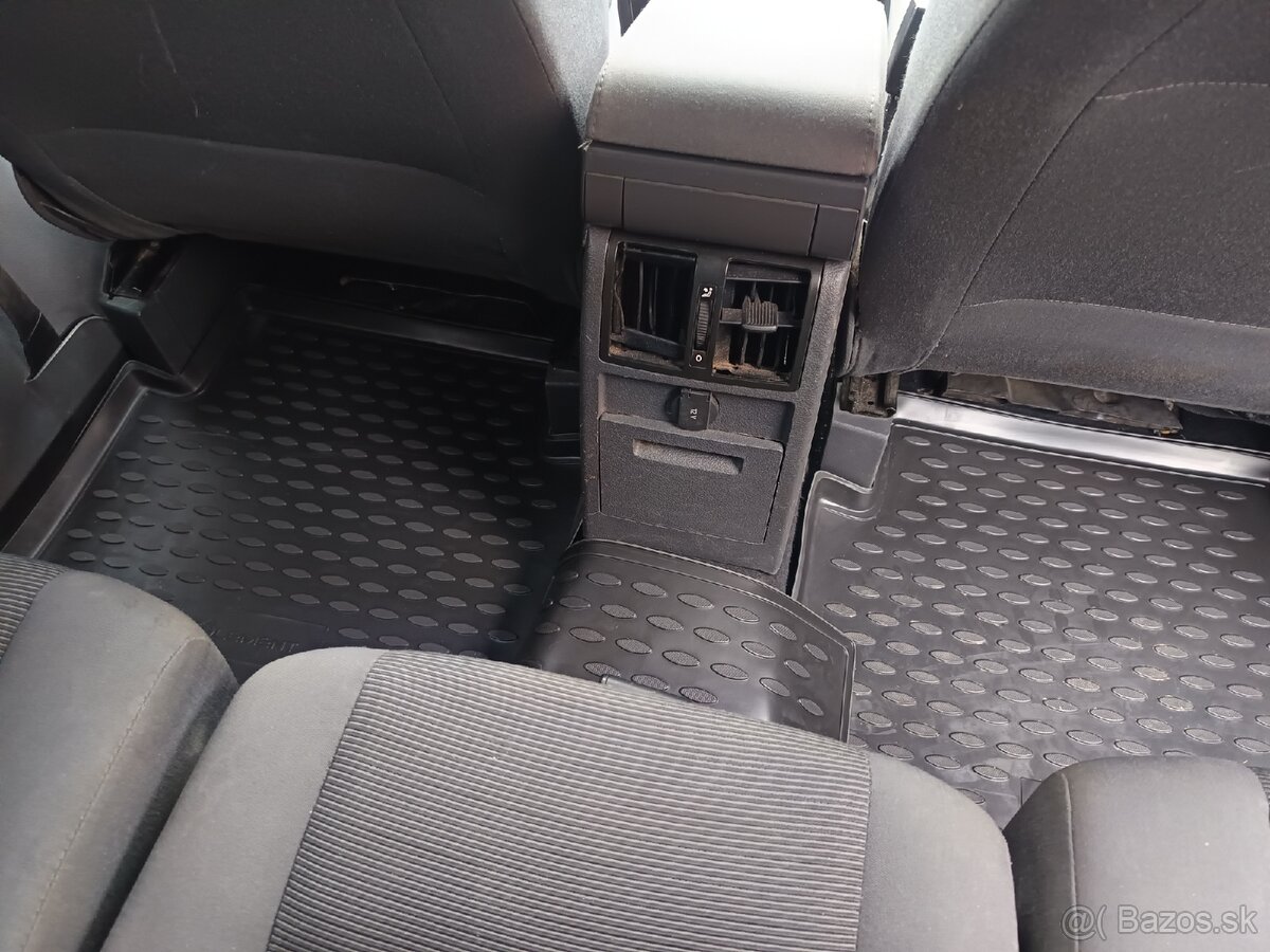 Volkswagen Touran - 7