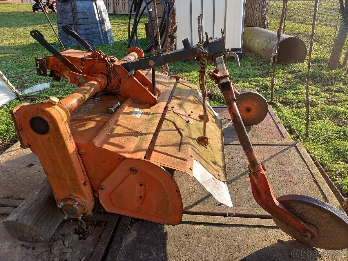 Predám malotraktor Kubota B7000 4wd - 7