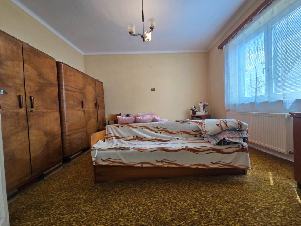 REZERVOVANÉ 4 + 2 izbový rodinný dom - 7