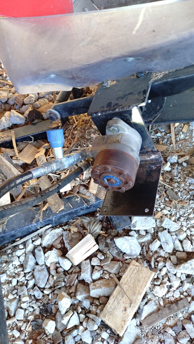 Špalíkovač , štiepkovač za traktor do 16cm - 7