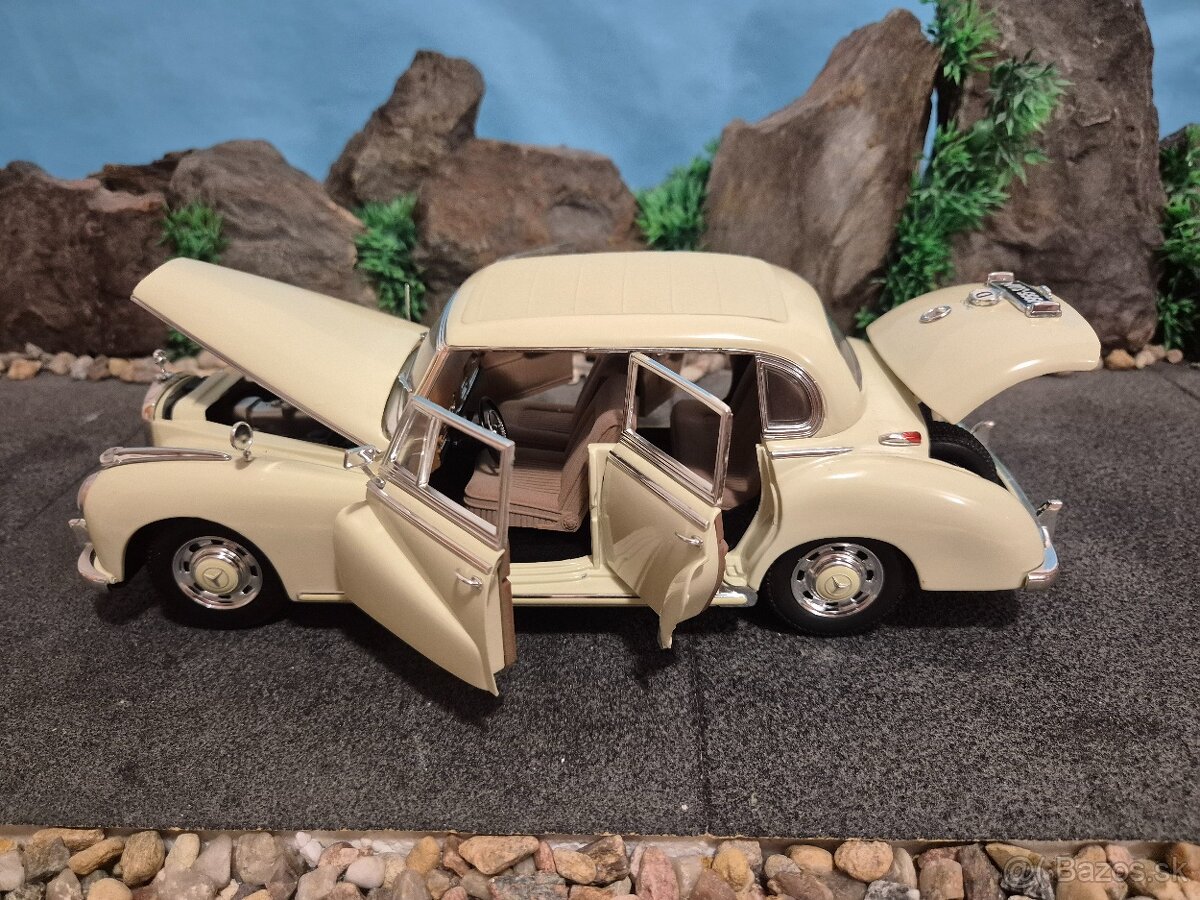 prodám model 1:18 mercedes benz 300C - 7