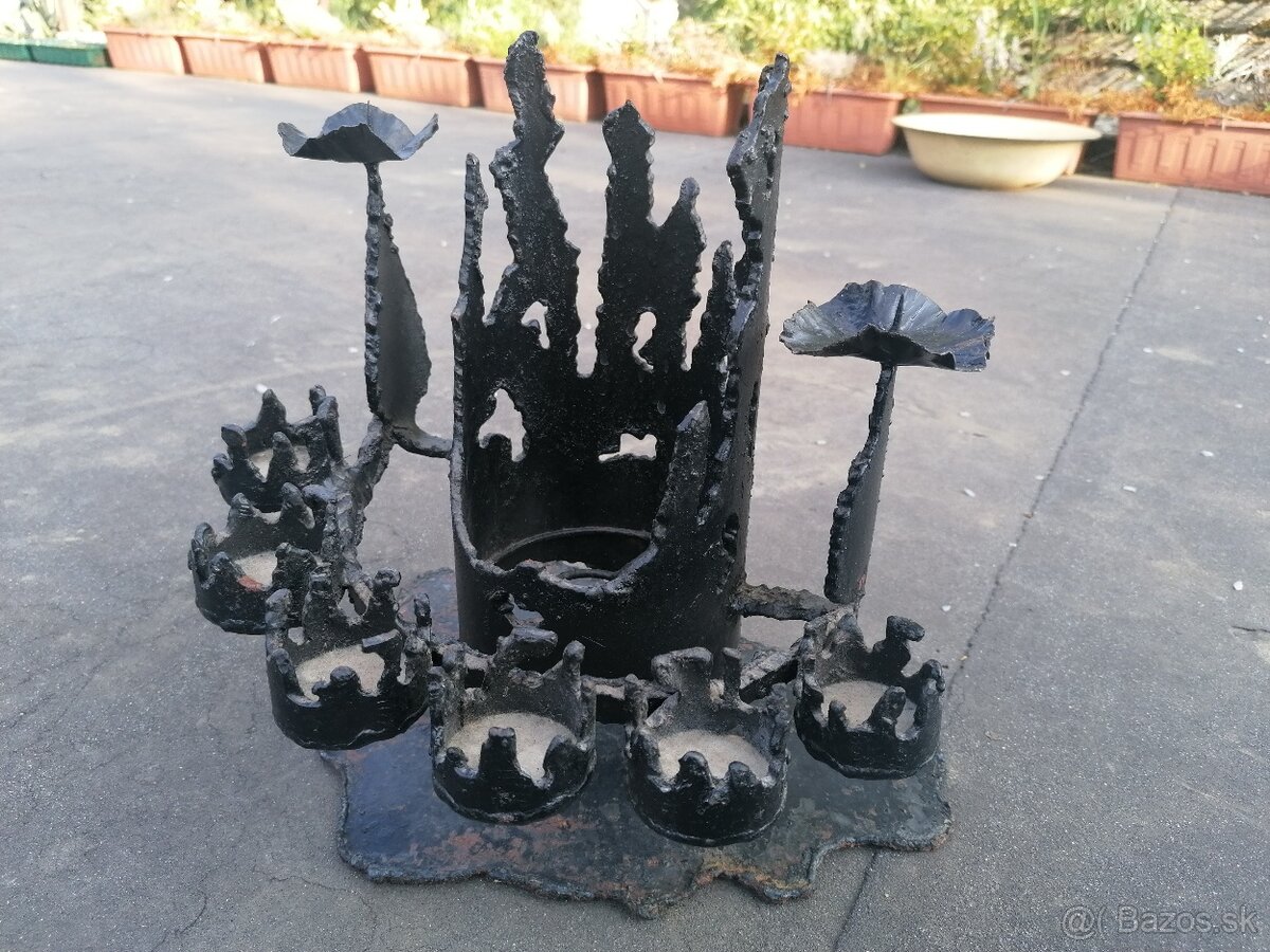 Predám starožitný kovaný svietnik - 7