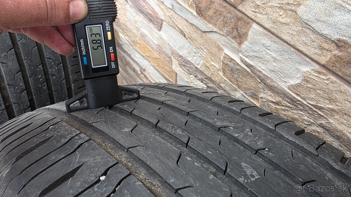 Predám 2xletné pneu 215/55r17 Continental - - 7