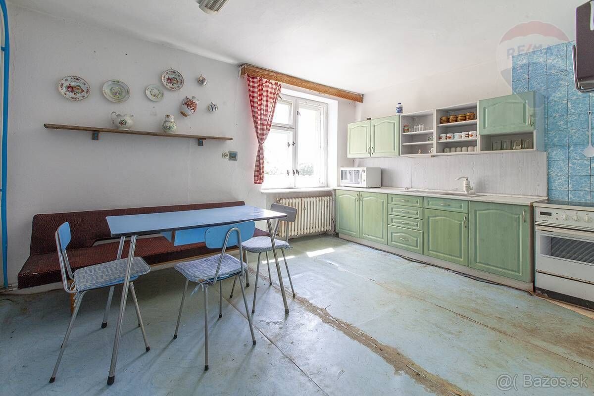 NA PREDAJ: Rodinný dom s veľkým pozemkom (6800 m2) a nádhern - 7