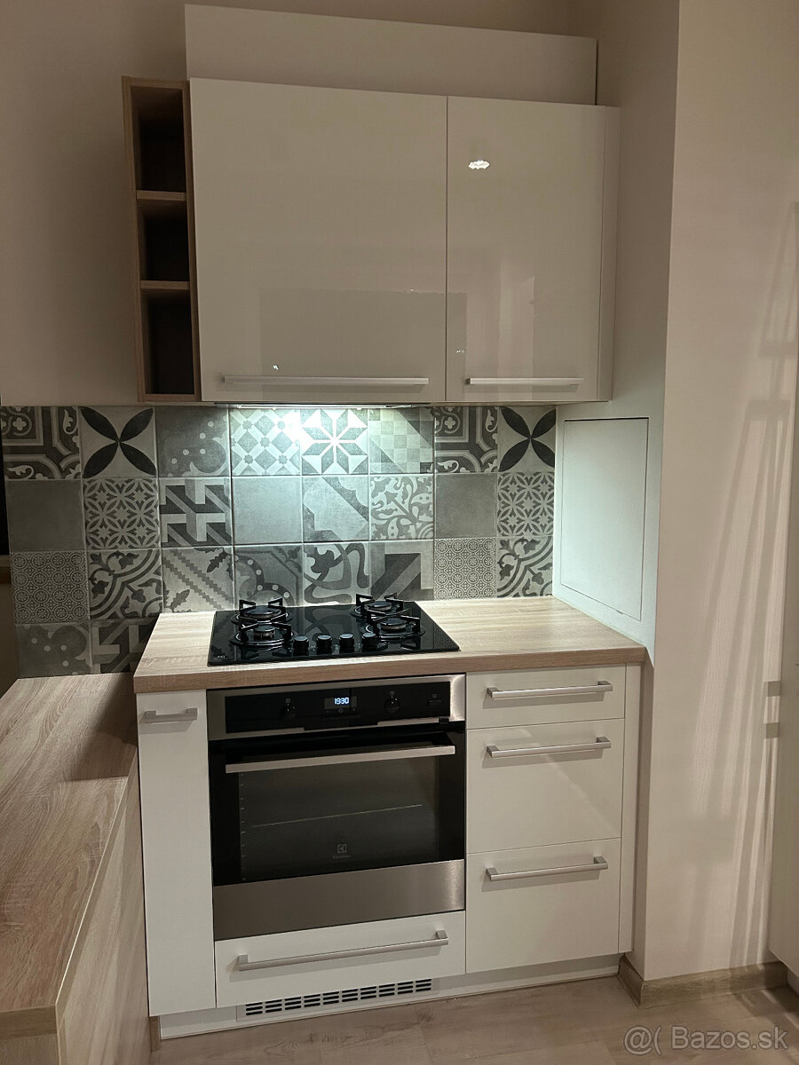 Predám vstavanú kuchyňu (7 rokov, výborný stav) - 7