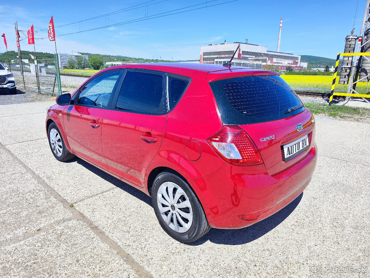 Kia Cee´d 1.6 CRDi VGT LX ISG - 7