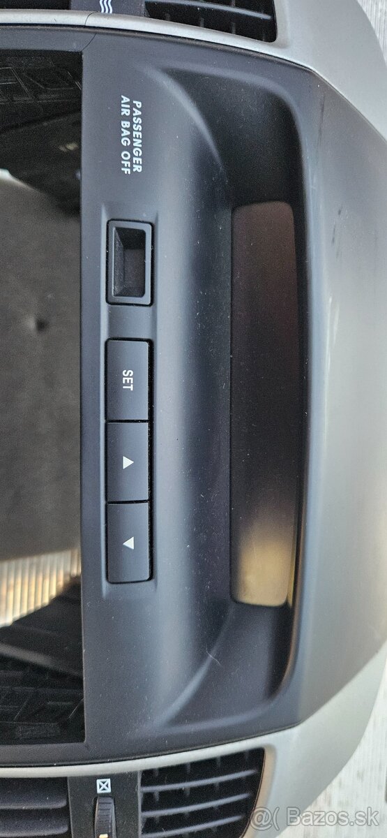 Stredovi panel Kia Ceed. - 7