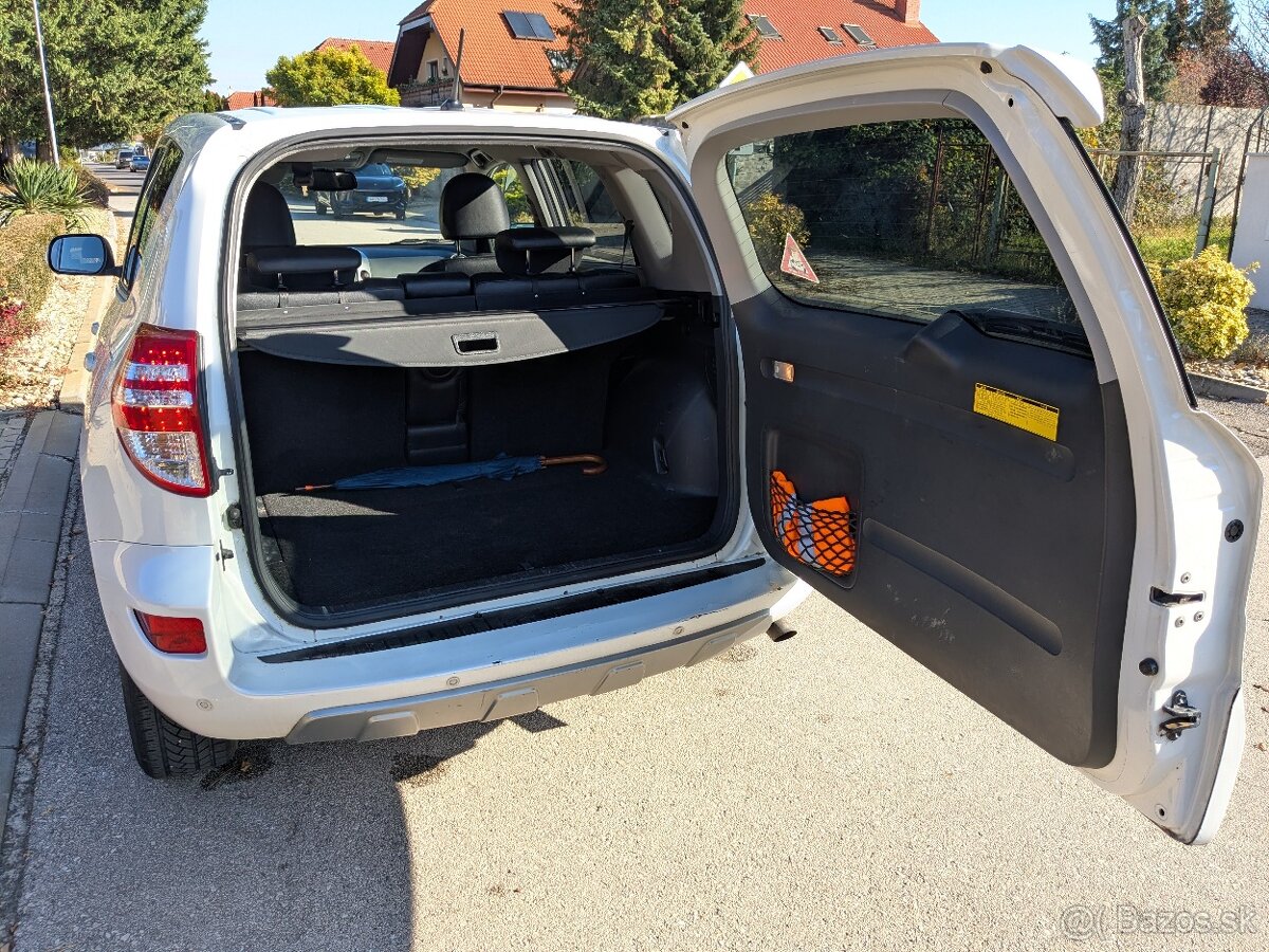 Toyota Rav4 4x4 2.0 benzín 116kW 1. majiteľ. automat - 7