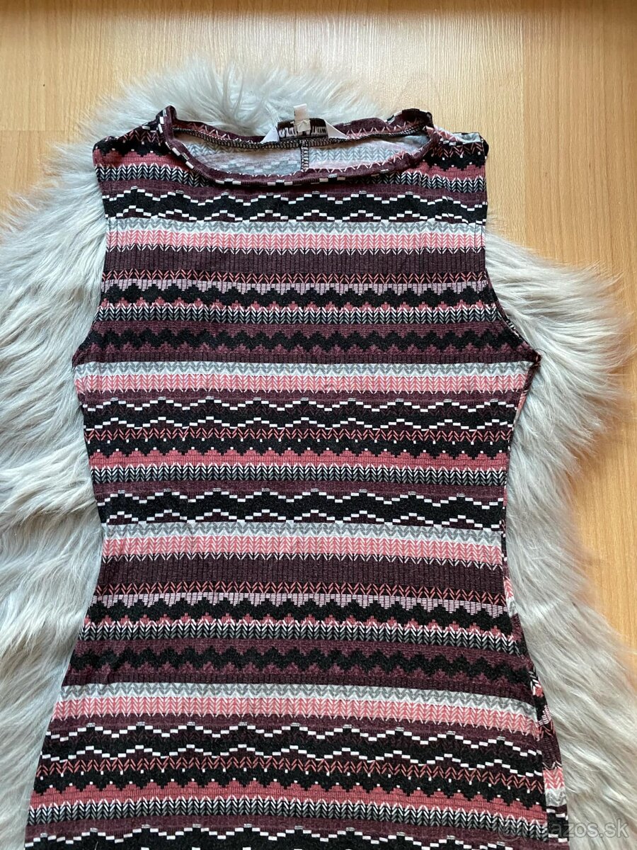 2x obtiahnuté šaty - 7