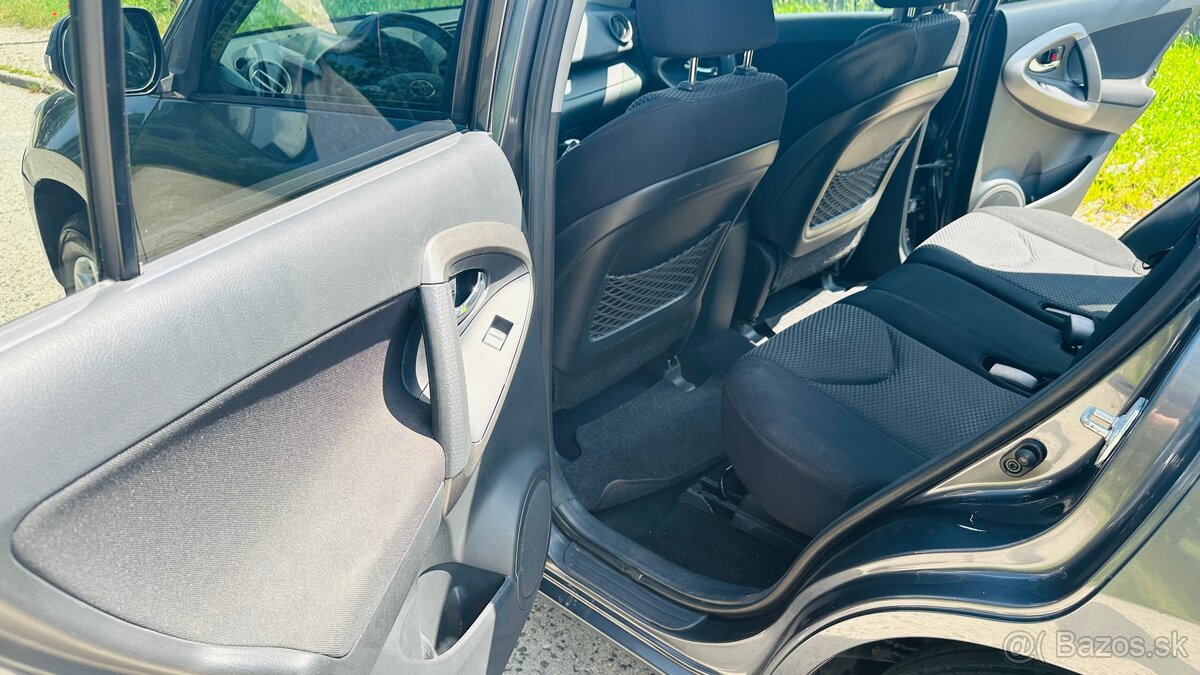 Toyota Rav4 D4-D 4x4 - 7