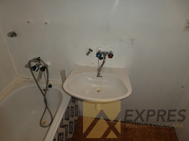 RK EXPRES - na predaj 1 izbový byt v Handlovej, ul. Mostná. - 7