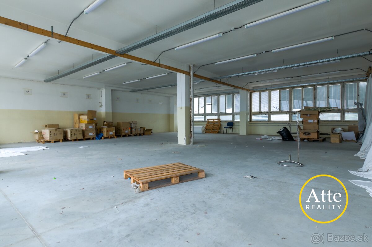 NA PREDAJ: Výrobná hala s veľkým pozemkom v Hlohovci - 7