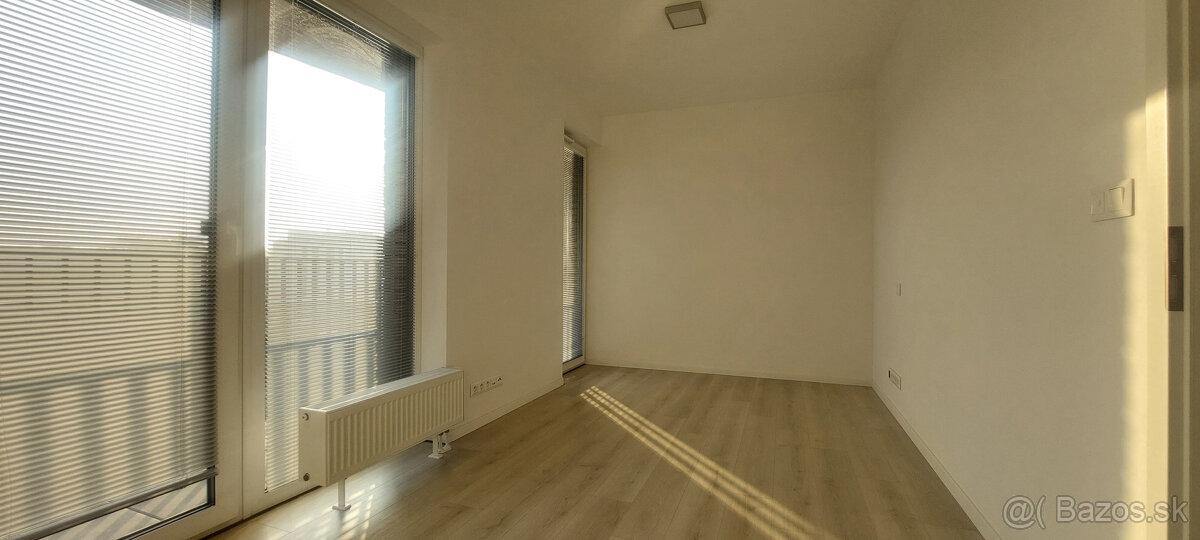 Krásny NEZARIADENÝ slnečný byt s terasou - 7