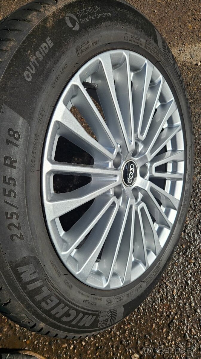 Originální Audi R18 8J ET39 – kvalitní Michelin – - 7