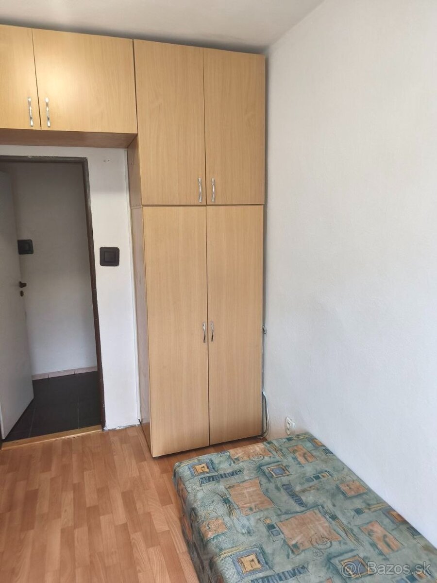 Zariadená nepriechodná izba – Košice, Lomnická - 7