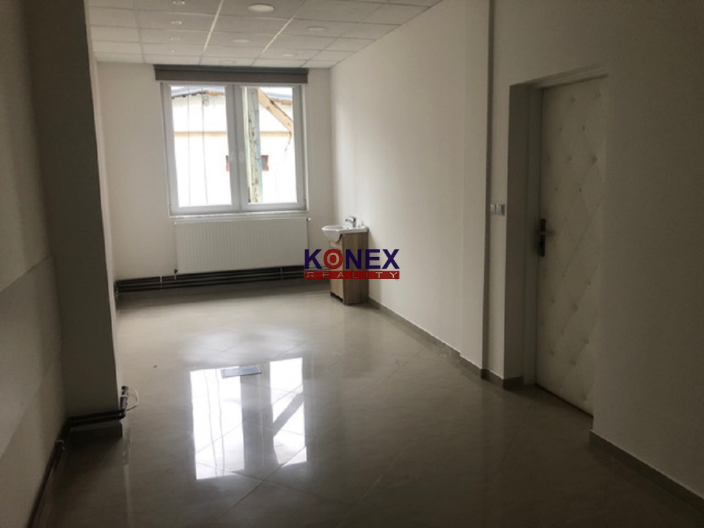 NA PREDAJ TROJPODLAŽNÝ POLYFUNKČNÝ OBJEKT V SNINE - 7