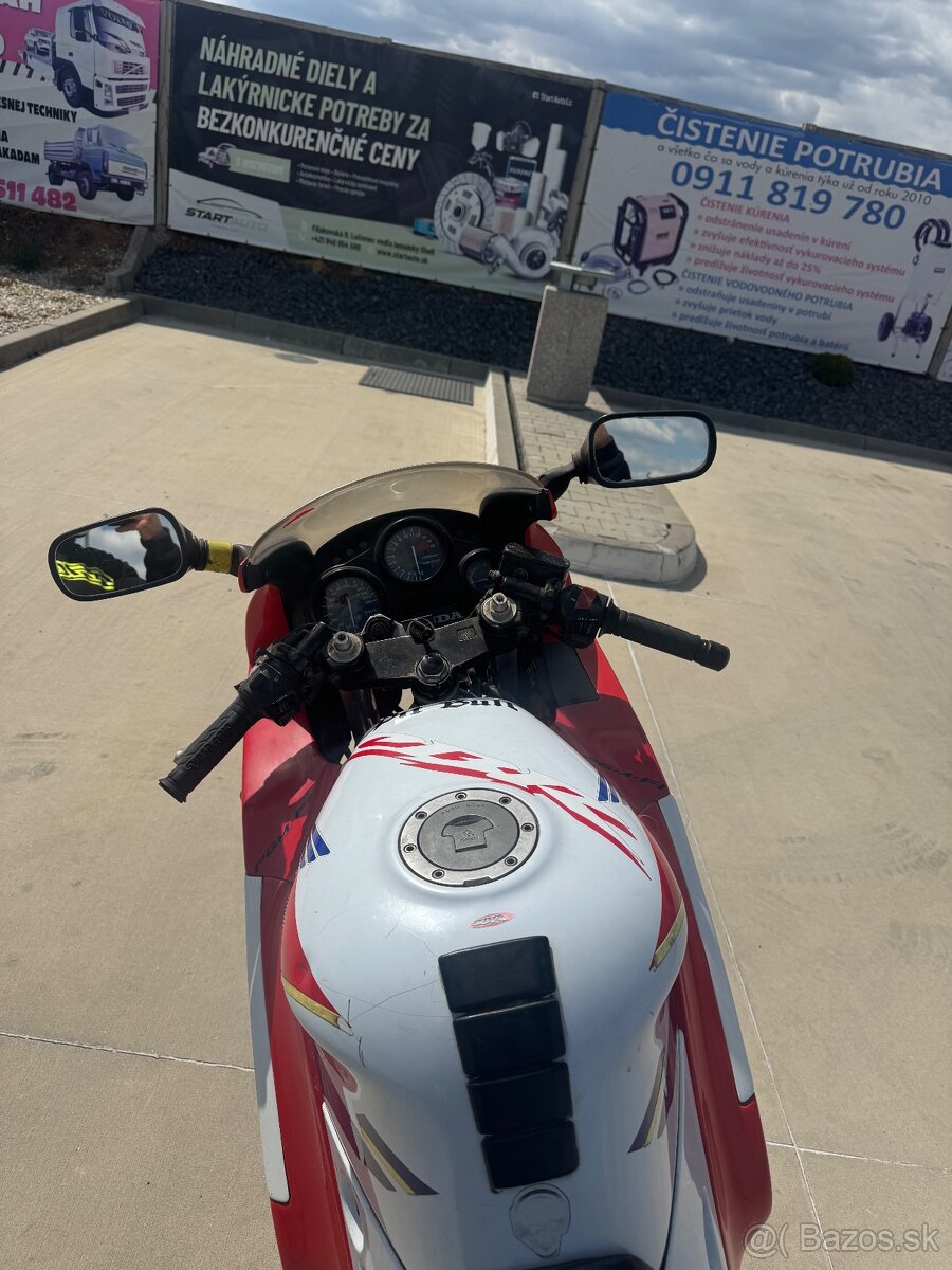 Honda CBR 600F - 7