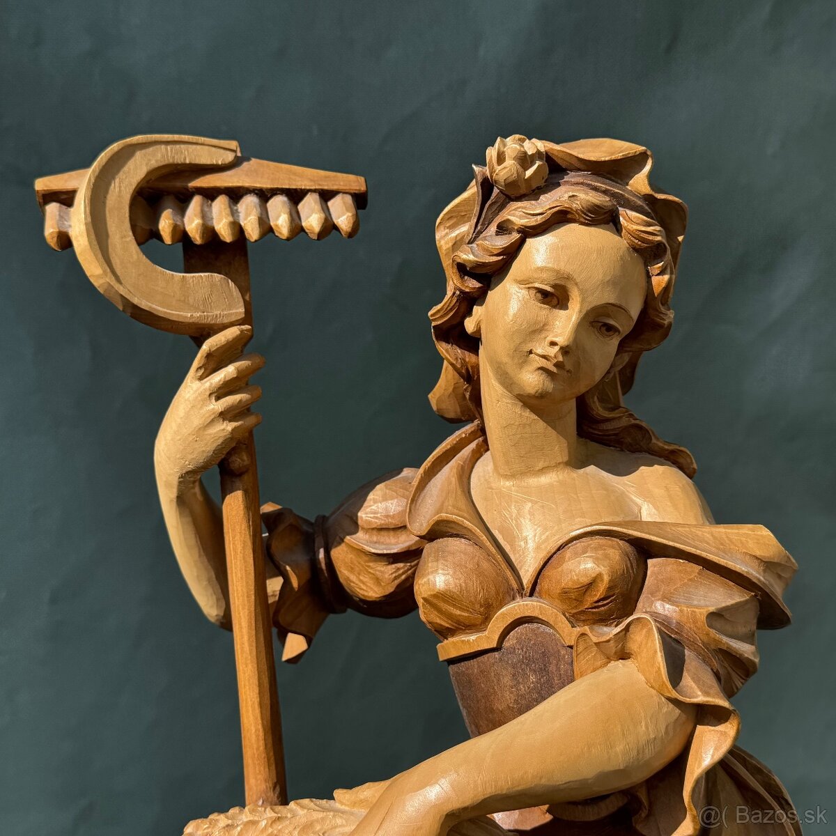 Krásná dřevěná socha svatá Notburga - 7