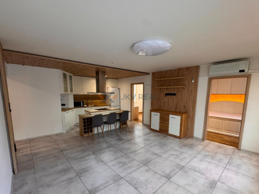 Prenájom: Priestranný 3-izbový Byt s Klimatizáciou vo Výborn - 7