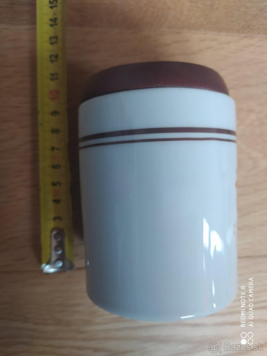 Koreničky, nádobky, dózy na poličke - 7