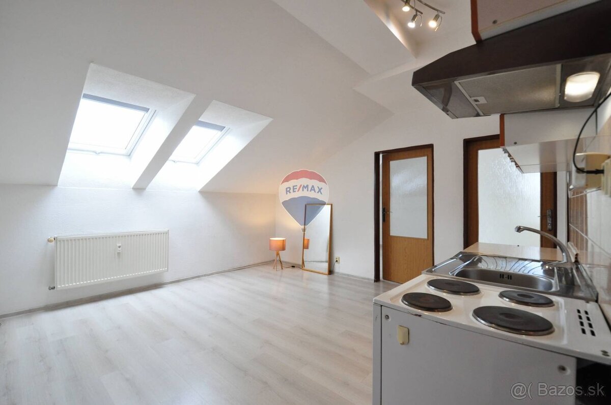 REZERVOVANÉ PREDAJ, 2-izbový podkrovný byt v Poprade, Ul - 7